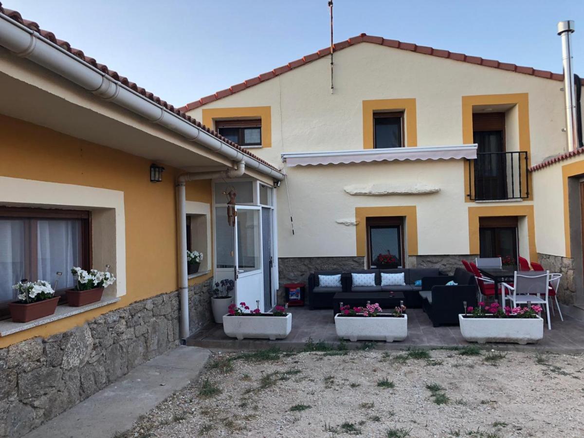 Casa Rural Los 7 Pinos De Gredos Наваредонда де Гредос Екстериор снимка