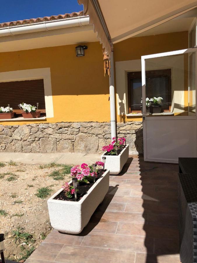 Casa Rural Los 7 Pinos De Gredos Наваредонда де Гредос Екстериор снимка