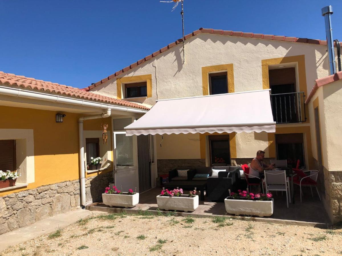 Casa Rural Los 7 Pinos De Gredos Наваредонда де Гредос Екстериор снимка