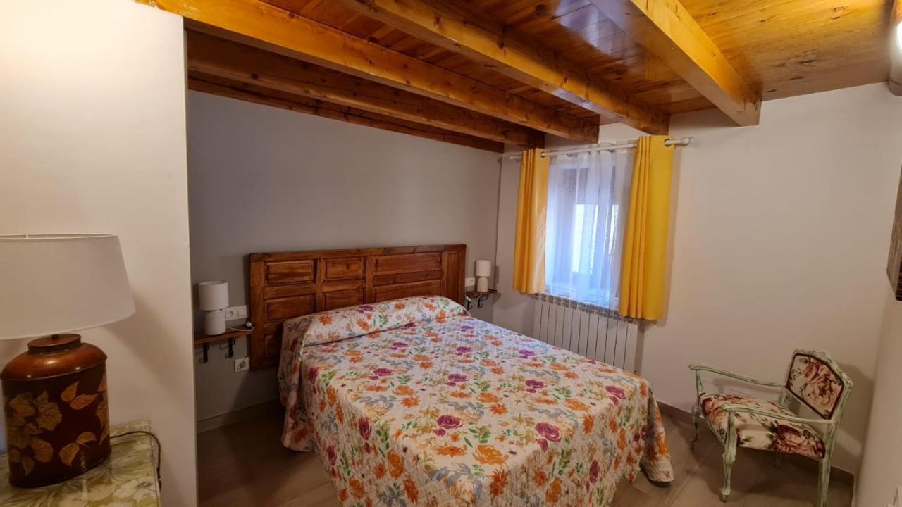 Casa Rural Los 7 Pinos De Gredos Наваредонда де Гредос Екстериор снимка
