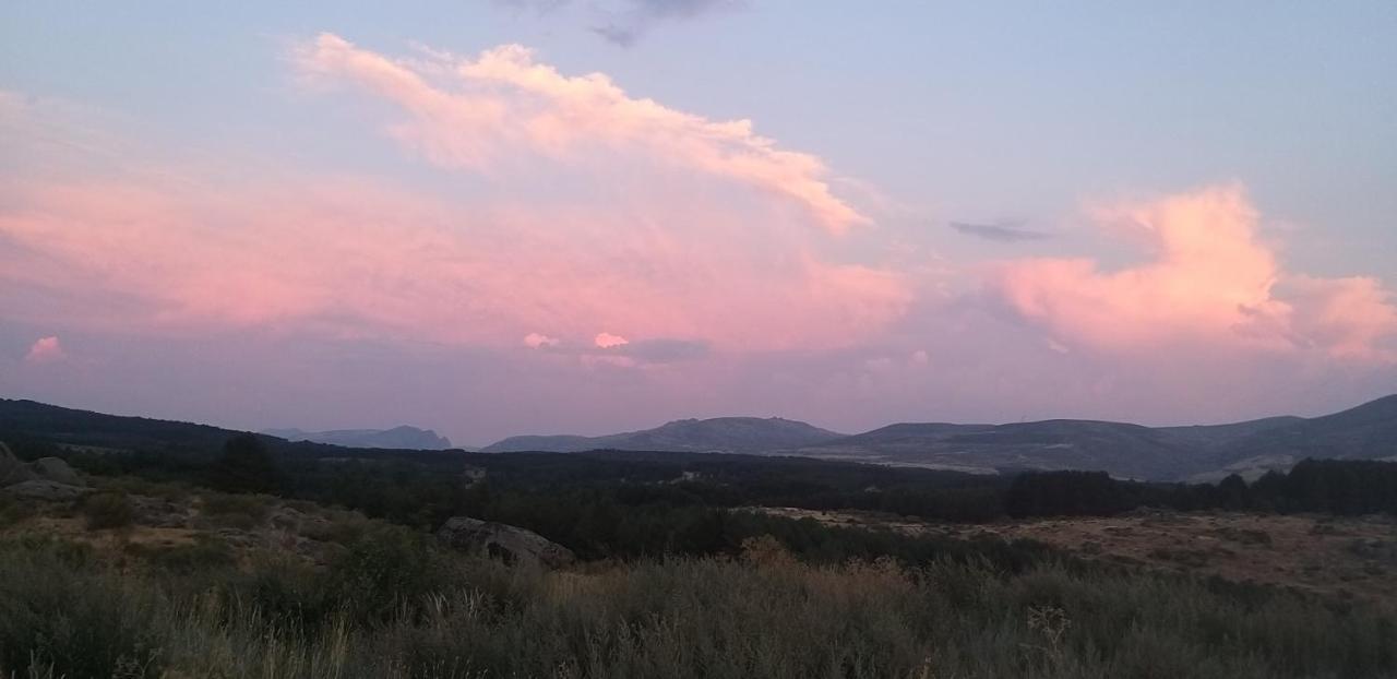 Casa Rural Los 7 Pinos De Gredos Наваредонда де Гредос Екстериор снимка