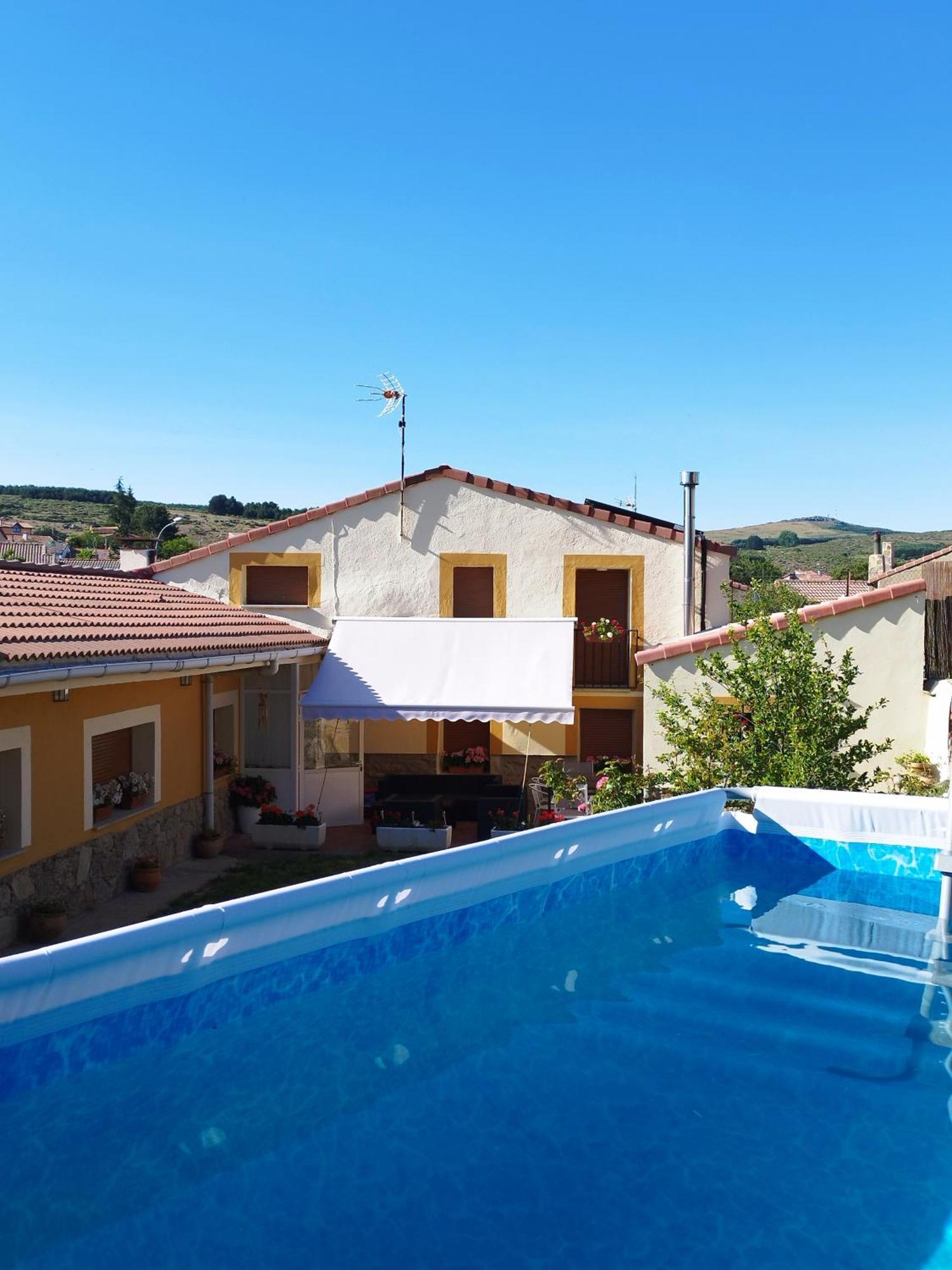 Casa Rural Los 7 Pinos De Gredos Наваредонда де Гредос Екстериор снимка